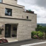 Fassade aus Natursteinverblendern