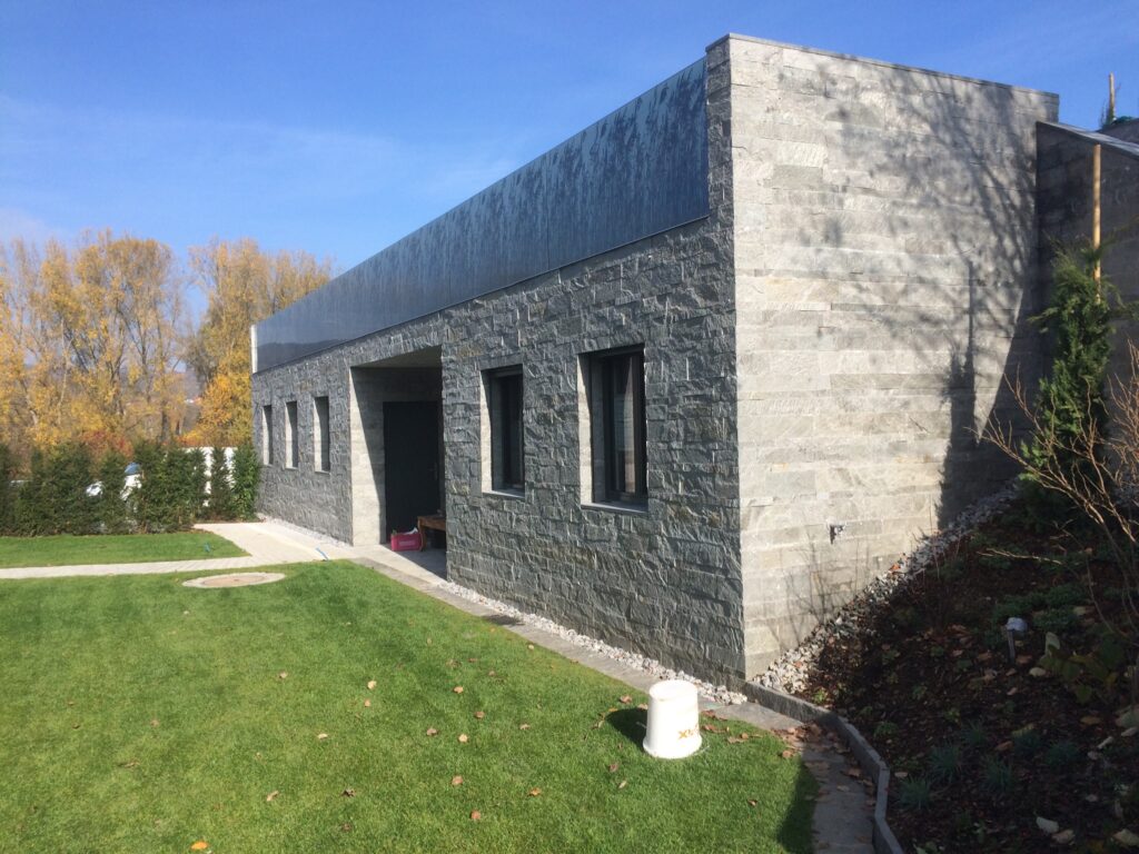 Steinfassade aus Verblendern