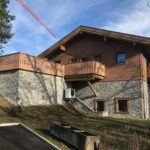 Fassade mit Naturstein