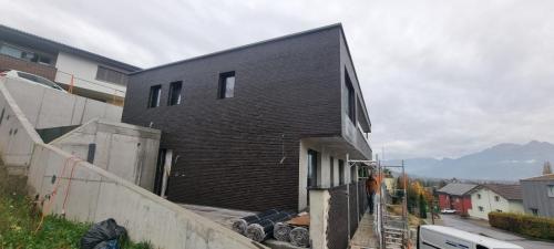 Klinkerfassade dunkel an Wohnhaus