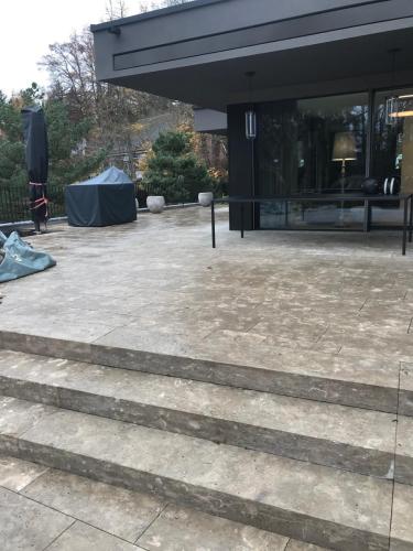 Terrassenplatten Muschelkalk Villa ZH